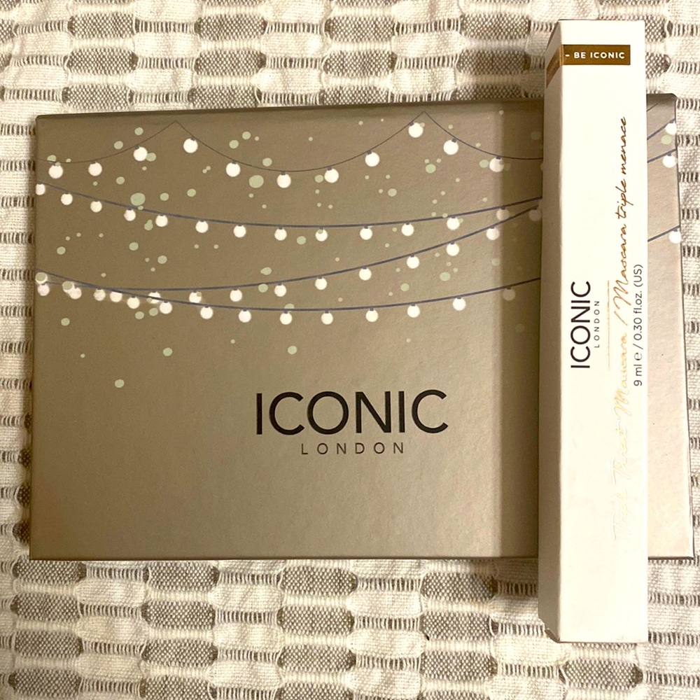 BRAND NEW NEVER USED FACE PALLET AND MASCARA !!